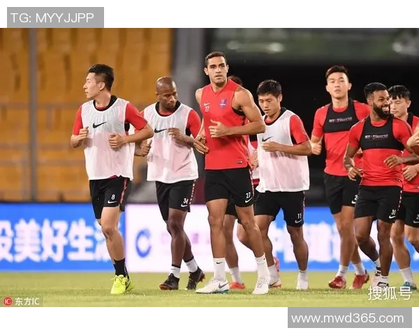 重庆足球队在大师赛中的灵活性表现分析与战术探讨